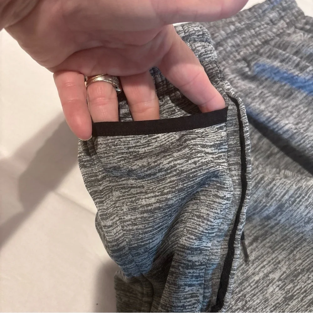 Under Armour Men's Heather Gray Loose‎ Coldgear Joggers